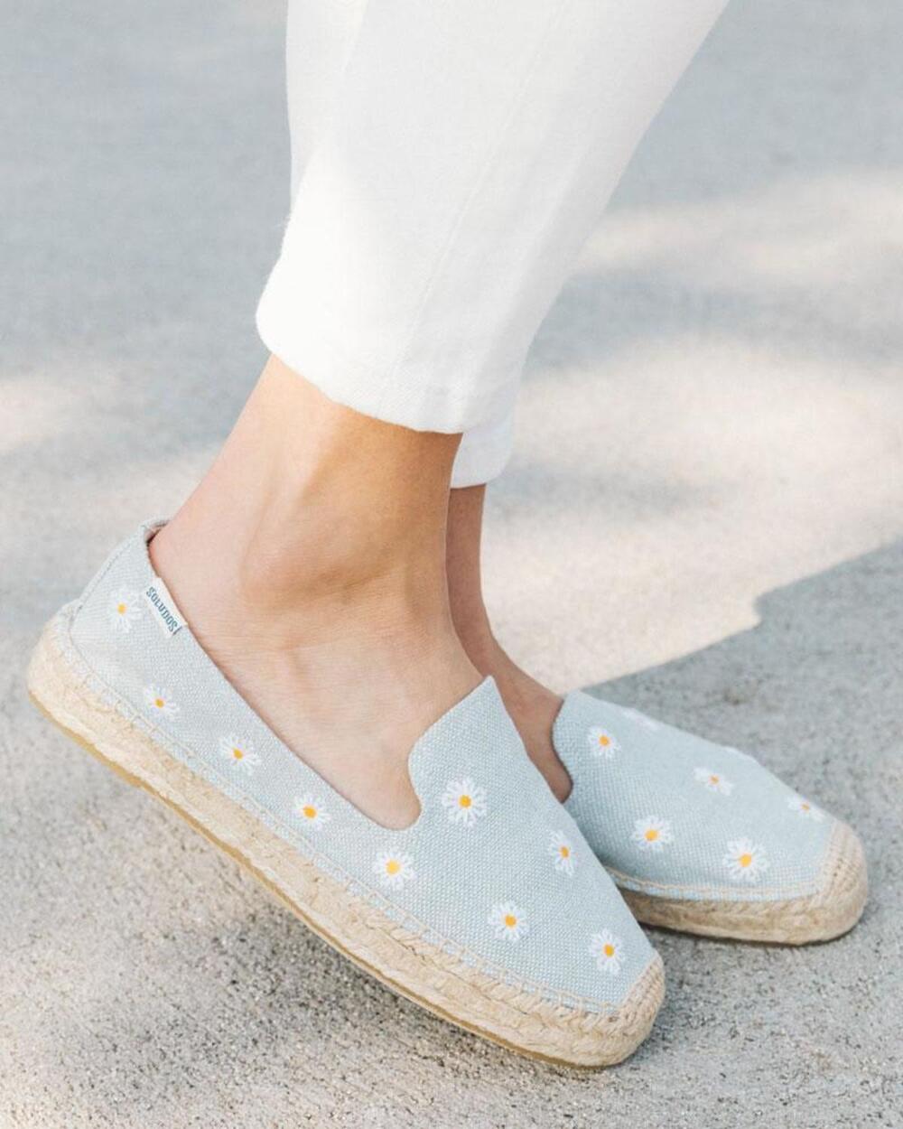 Soludos Smoking Espadrille Flats Embroidered Floral Daisies Blue Chambray, 9